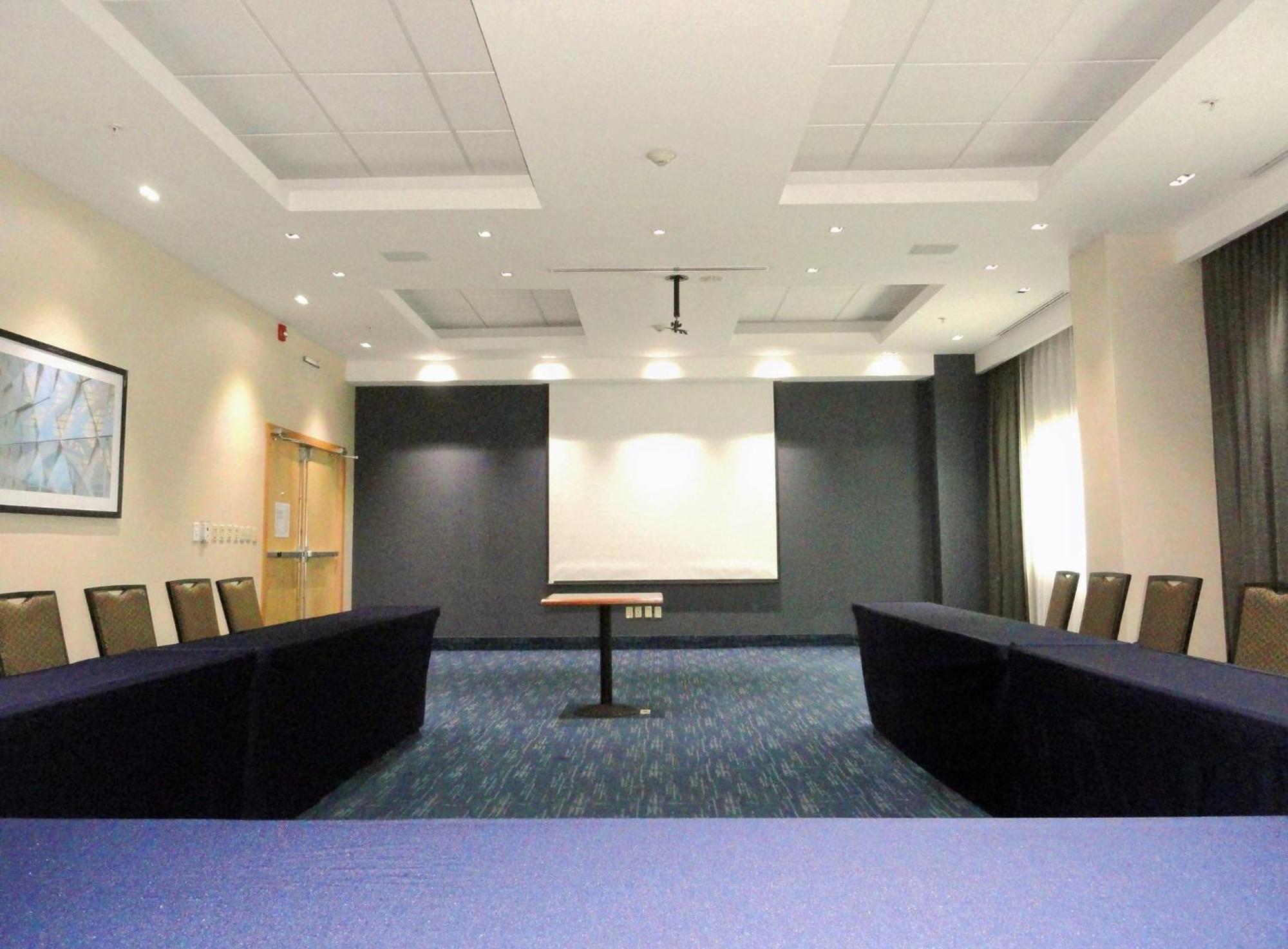 Holiday Inn Express & Suites Toluca Zona Aeropuerto By Ihg Exterior photo