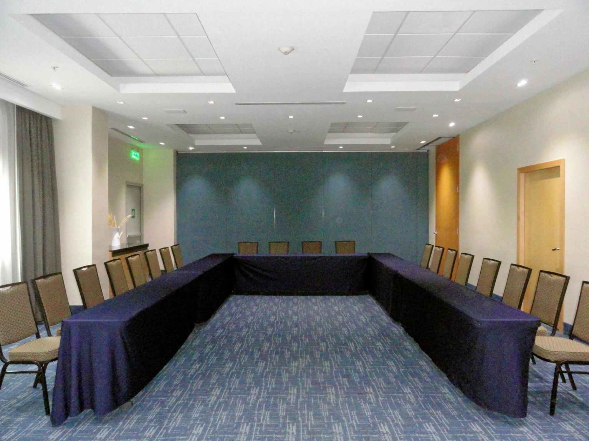 Holiday Inn Express & Suites Toluca Zona Aeropuerto By Ihg Exterior photo